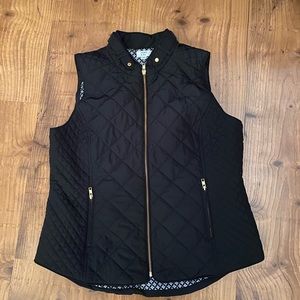 Crown & Ivy quilted vest like new